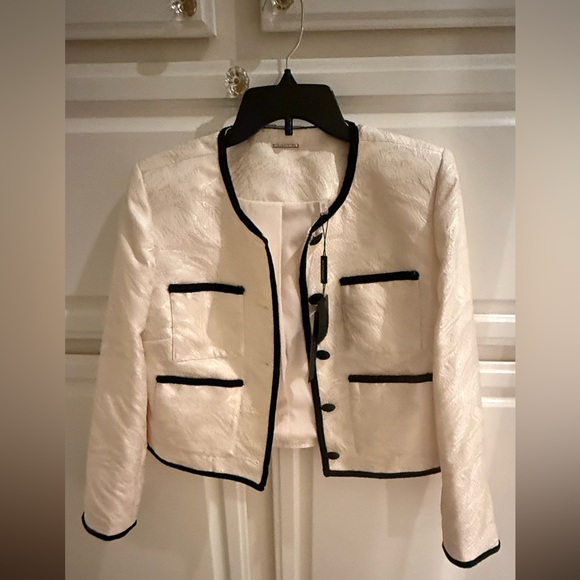 Elie Tahari  Elegant Cream Women's Jacket with Black  cardigan - Picture 1 of 10